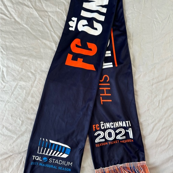 FC CINCINNATI SEASON TICKET MEMBER SCARF 2021 - Picture 3 of 5